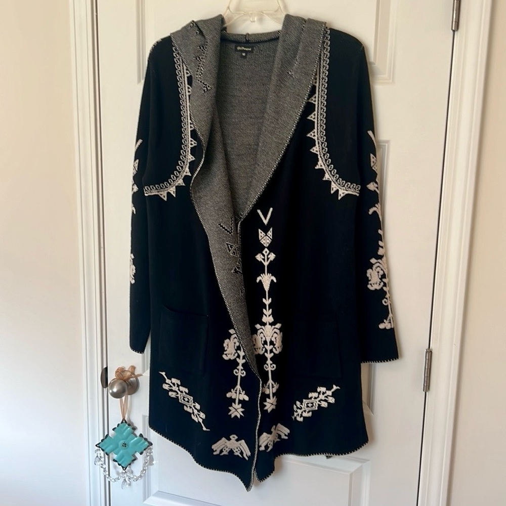 Black and White Embroidered Women's Coat - Picture 2 of 7